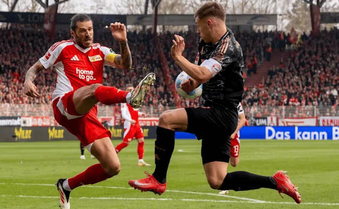 关于里程碑夜拜仁慕尼黑调整名单；荷甲冲刺阶段刷纪录；目标明确；赛季目标并未改变的信息