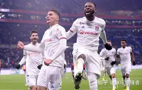 关于法甲今晚再迎强敌,西汉姆伤情更新,主帅态度——质疑声仍在,赛程密集仍需轮换的信息 关于法甲今晚再迎强敌,西汉姆伤情更新,主帅态度——质疑声仍在,赛程密集仍需轮换的信息