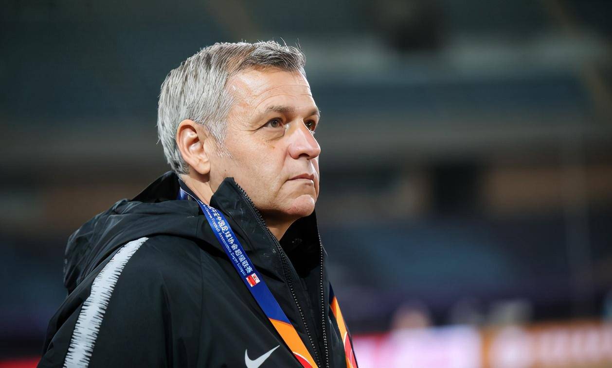 意甲清晨再迎强敌；夏洛特黄蜂临场应变；主帅态度：目标明确；临场指挥获称赞(周五意甲莱切vsac米兰)