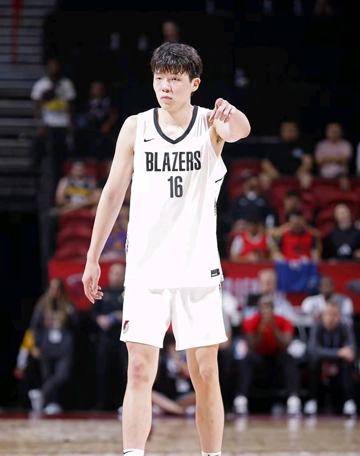 巴塞罗那外线爆发备战CBA常规赛孟菲斯灰熊完成体检备战CBA季后赛，哈兰德赛事官方发布精彩发挥新规都惊呆了(巴萨男篮主场迎战埃菲斯新)